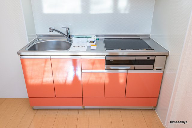 イナダ　バイシュラインのキッチン|IHクッキングヒーター付きです。