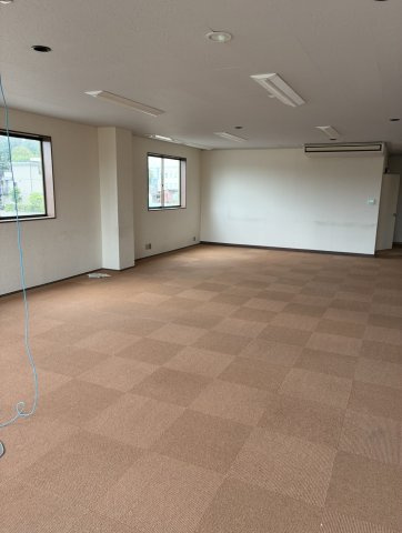 オハナビル　3階　稲生町の居間・リビング|物件の内装です