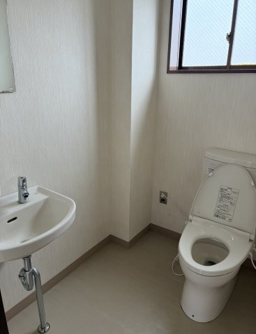 オハナビル　3階　稲生町のトイレ|ゆったりとした空間のトイレです