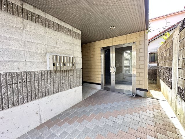 リバーサイド唐人のエントランス