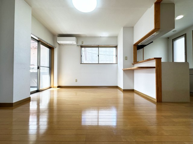 リバーサイド唐人の居間・リビング