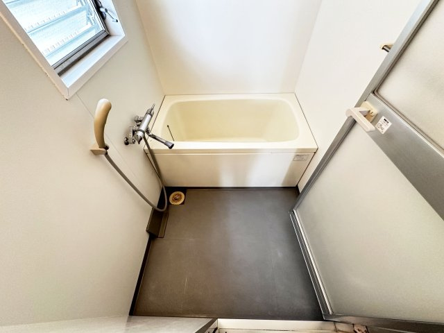 リバーサイド唐人の浴室