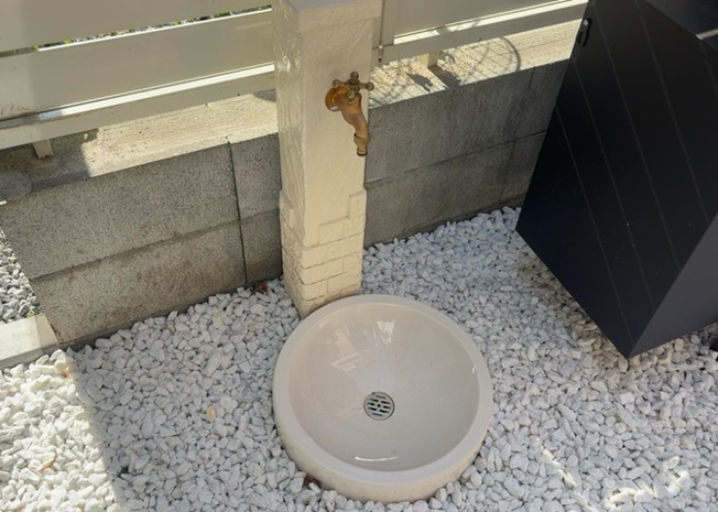 【設備】 | 敷地内には、散水栓や立水栓があります。水道水を直接利用できるため、水を運ぶ手間を省くことが出来ます。大量の水を必要とする洗車作業や清掃などに役立ちます。その他設備とあわせて、現地でご確認ください。