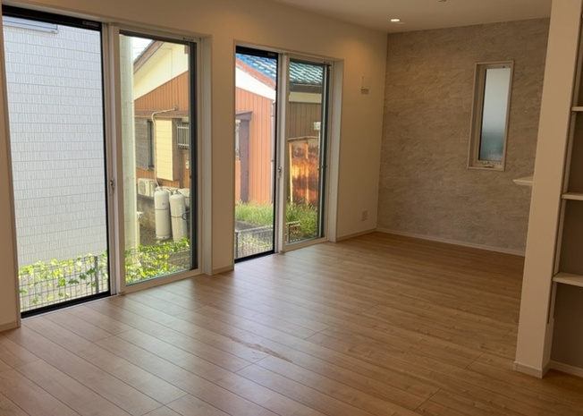 【居間・リビング】 | リビングの間取りの種類は大きくわけてリビングとダイニングが別になっているタイプ、リビングダイニング一体型です。どちらも一長一短ですので、家を選ぶ時はその両面をチェックして決めるようにしましょう。