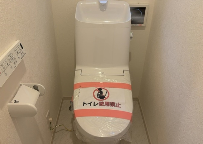 【トイレ】 | トイレは大きさや形、機能、抗菌性などが異なる多種多彩なタイプが各メーカーから出ています。それぞれに良さがあるため、事前にどういったタイプのトイレがいいのかをご家庭内で決めて、内見に行くといいでしょう。