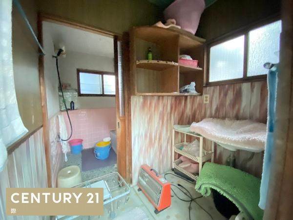 海南市黒江の中古一戸建の独立洗面台