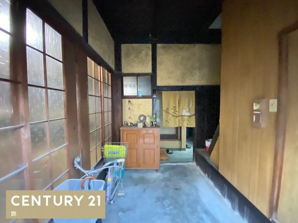 海南市黒江の中古一戸建の玄関