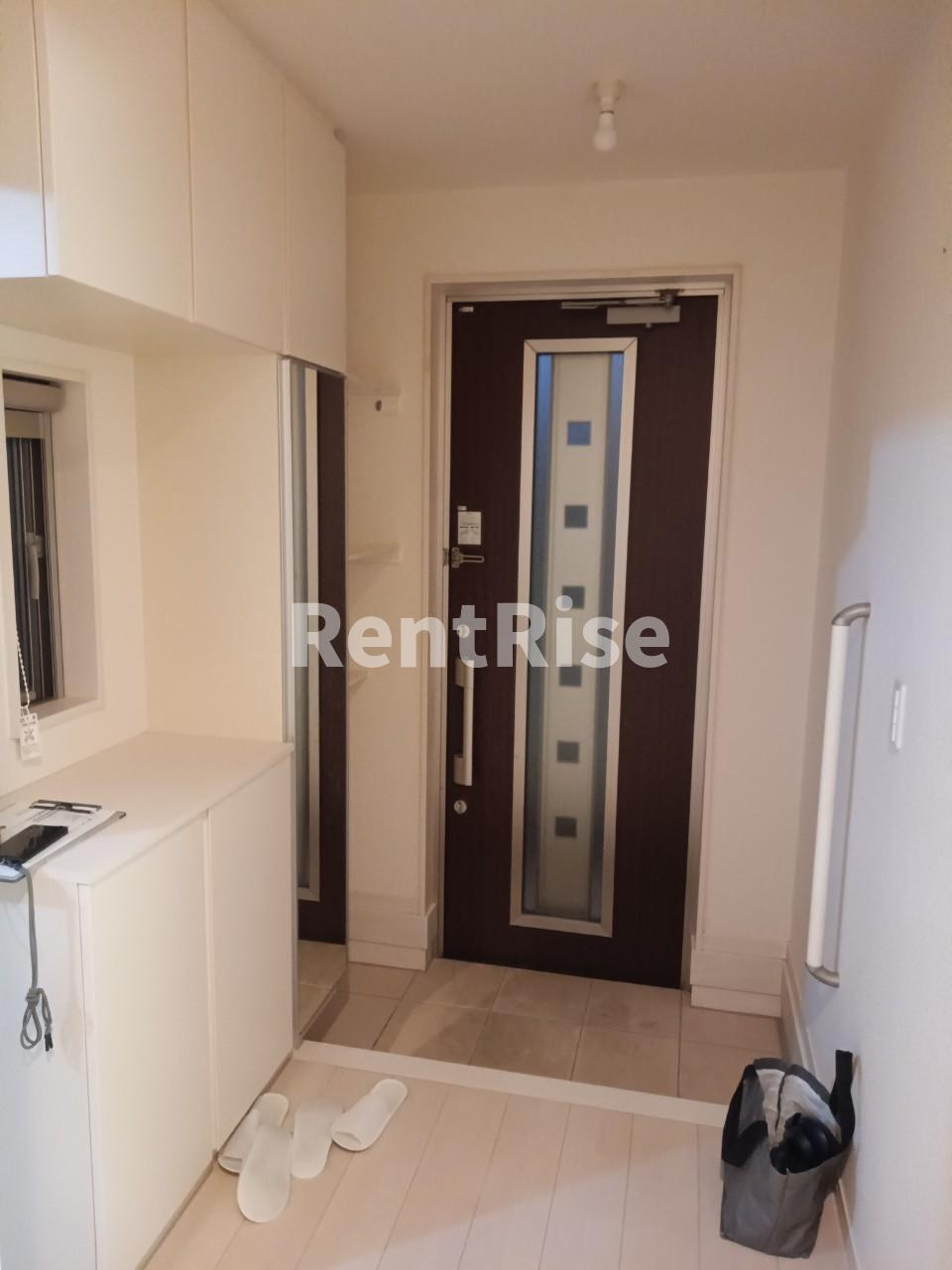 丹陽町外崎戸建ての玄関