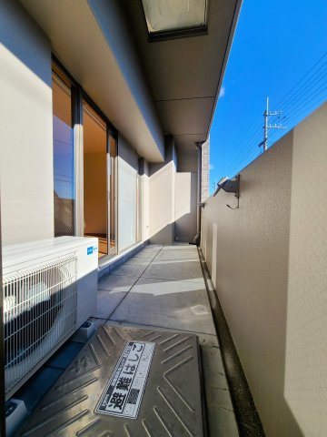 アルファステイツ天神大橋のバルコニー|幅は約１５８センチ、南に面した日当りの良いバルコニーです。