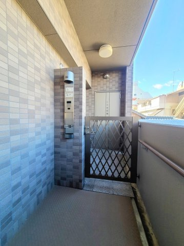 アルファステイツ天神大橋の玄関|門扉付きの専用ポーチ。