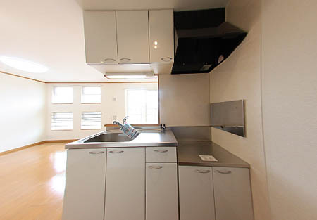 パルフェ和泉のキッチン|コンパクトなキッチンで掃除もラクラク