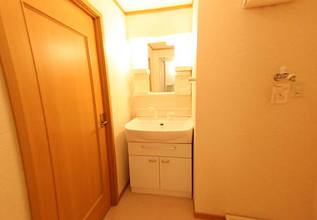 パルフェ和泉の洗面所|明るい洗面所です