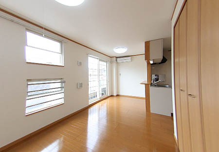 パルフェ和泉の居間・リビング|こちらのリビングで趣味の時間をお楽しみください