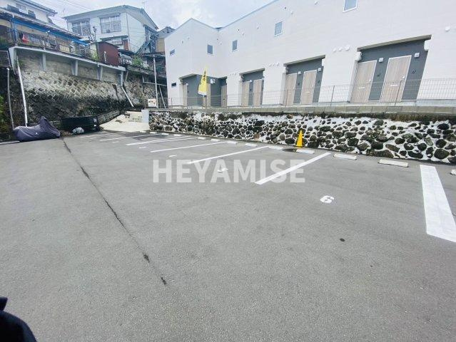 Amity CROSSの駐車場