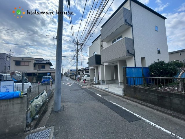 上尾市仲町第1期　新築戸建　リナージュ01の前面道路含む現地写真