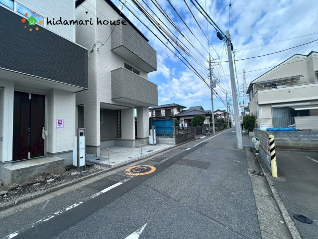 上尾市仲町第1期　新築戸建　リナージュ01の前面道路含む現地写真