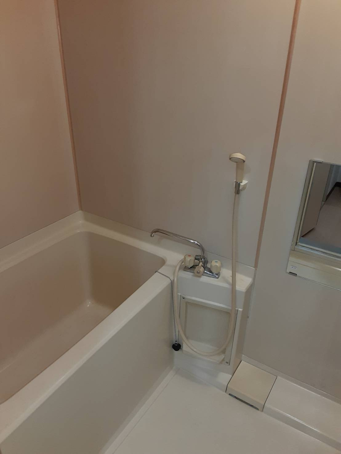 和泉市伯太町２丁目のハイツの浴室|落ち着いた空間のお風呂です