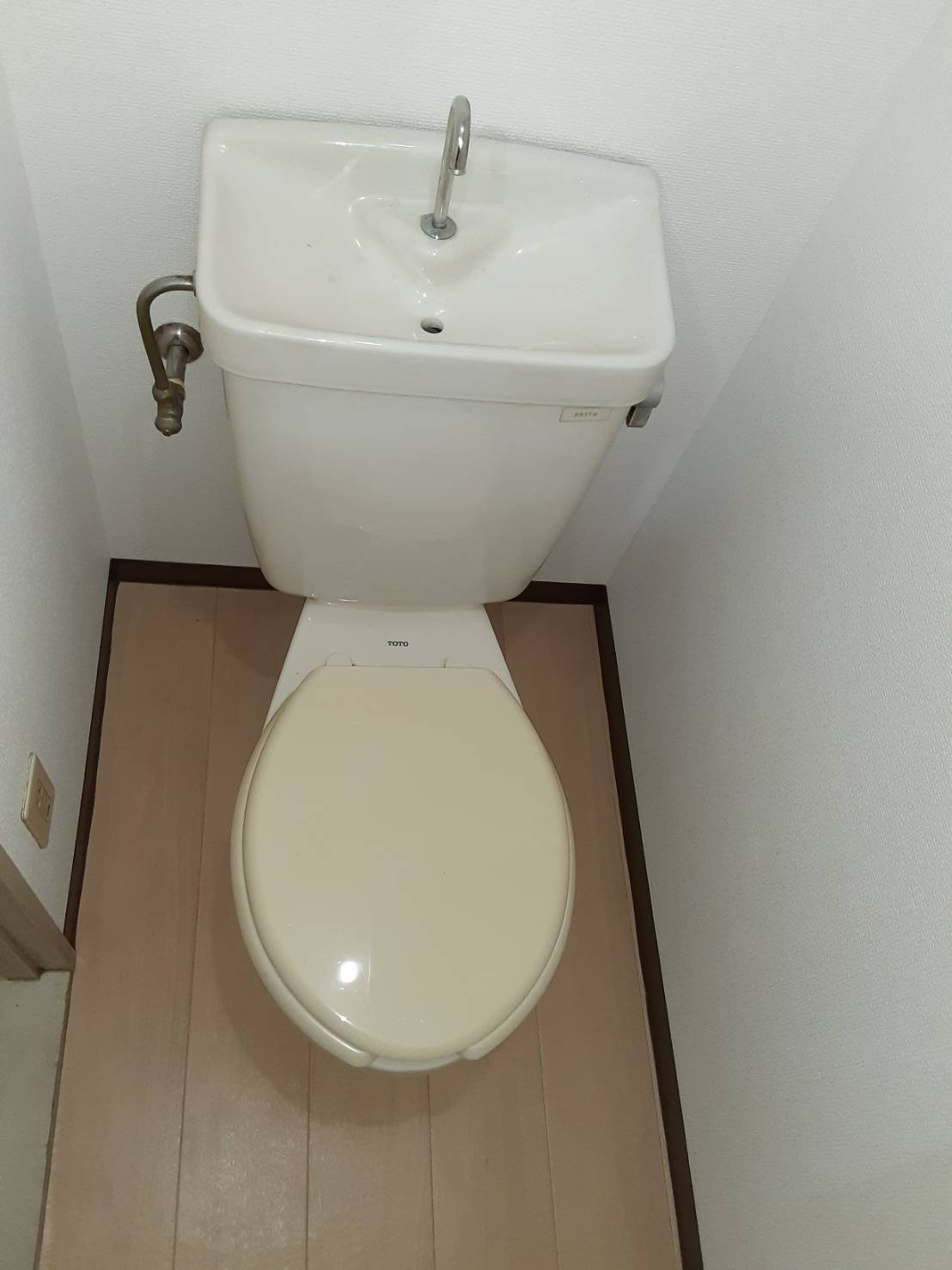 和泉市伯太町２丁目のハイツのトイレ|ゆったりとした空間のトイレです