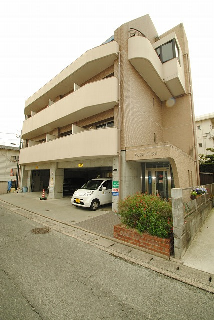 P-COM　KOGA（ピーコム　コガ）の外観