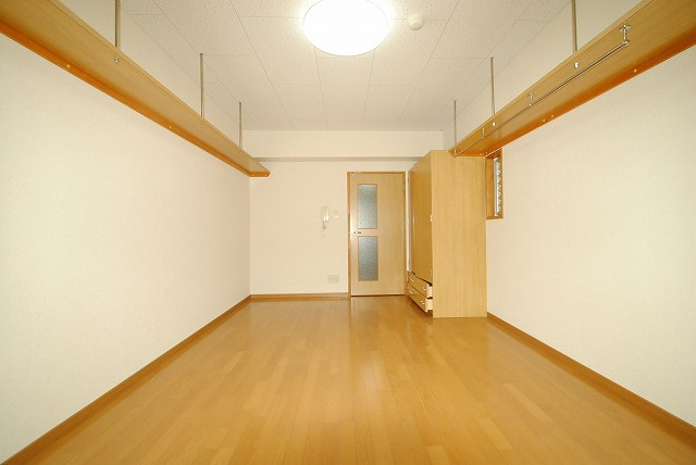 P-COM　KOGA（ピーコム　コガ）の洋室