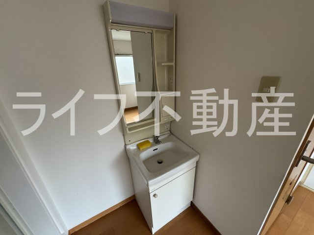 稲田シャトークワジマの独立洗面台|独立洗面台、朝の身支度には欠かせません