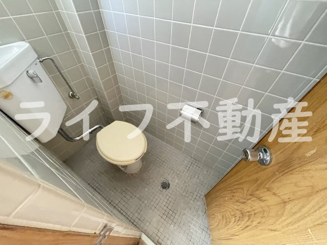 マンション陽光のトイレ|落ち着いた色調のトイレです