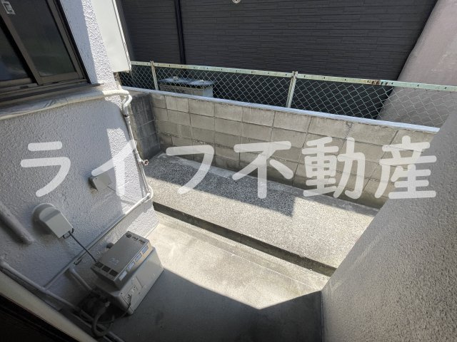 マンション陽光のバルコニー|外からの目が気にならないバルコニーで洗濯物が干せます