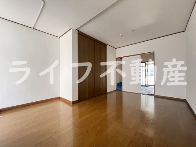 マンション陽光の居間・リビング|こちらのリビングで趣味の時間をお楽しみください