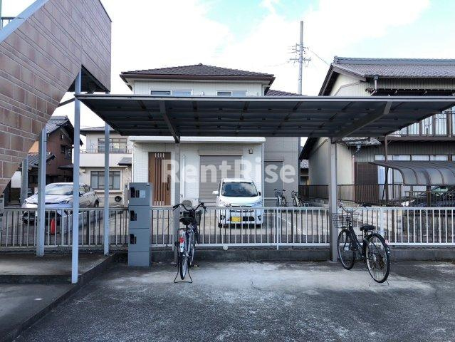 リバーサイド森の駐車場