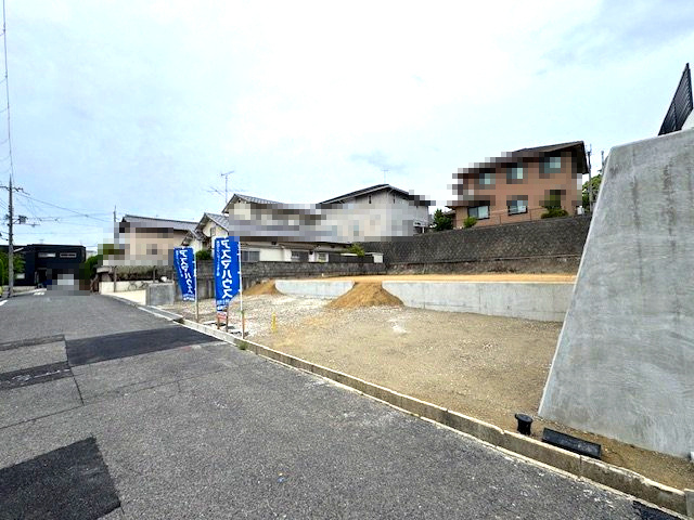 【前面道路含む現地写真】 | ライフフィールド寺池台3丁目　1号地 | 前面道路は広々約6ｍございます。