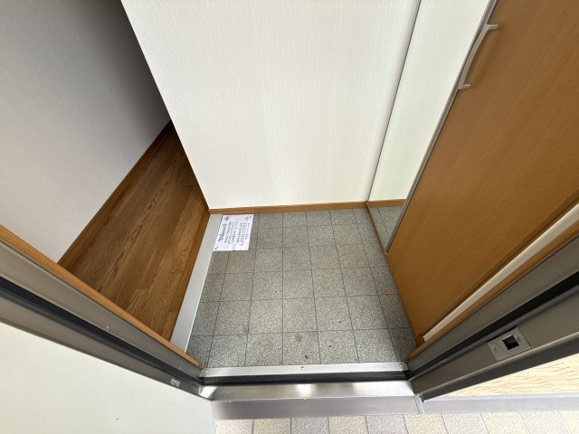 メゾンひまわりの玄関