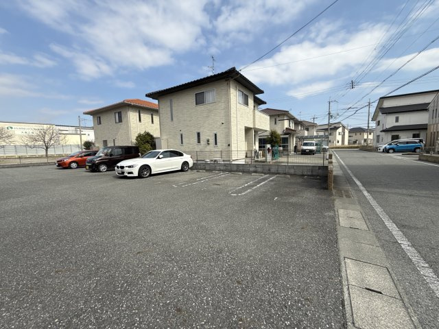 メゾンひまわりの駐車場