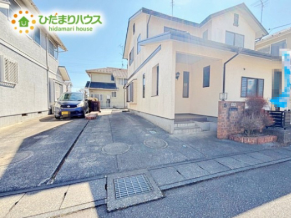 【駐車場】 | 石岡市東田中　中古戸建 | 広々駐車スペースなので、駐車も楽々！