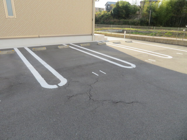 コンフォート北条の駐車場