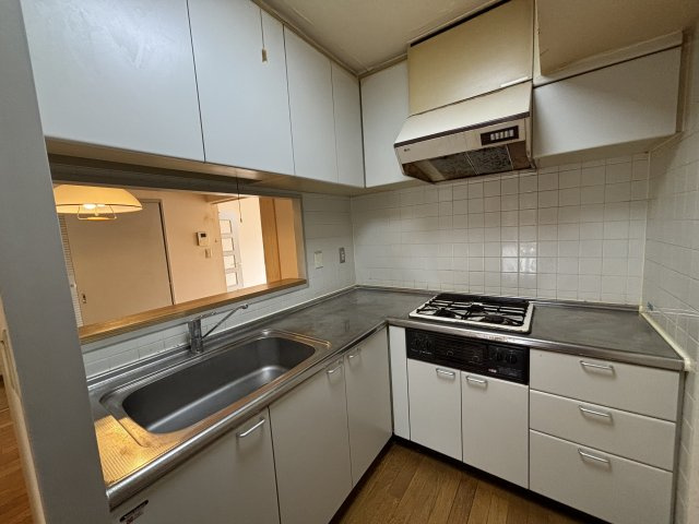 作業効率が良いL型キッチンは、作業スペースが広いのでご夫婦やお子様と一緒にお料理が楽しめます。