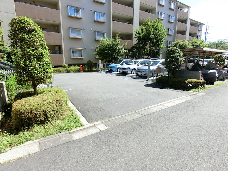 駐車場は平置と機械式駐車場があります。