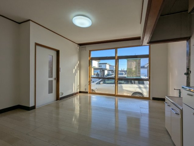 星が浦北3-3借家の居間・リビング