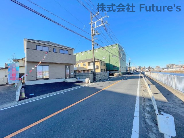 三郷市幸房　新築戸建　全1棟の前面道路含む現地写真|前面道路含む現地写真です。