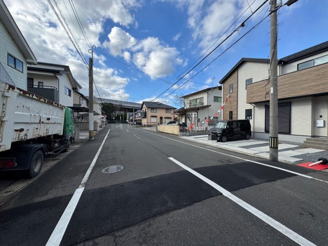 ケイアイ　ーErde－エルデ　小倉南区八幡町2期　　【小倉南区　新築戸建て】 の前面道路含む現地写真|前面道路も広々♪　【小倉南区　新築戸建て】