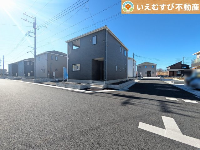 Cradle garden　東松山市石橋第8の前面道路含む現地写真|充分な広さの6ｍ前面道路
間口が広くお車の出し入れも問題なく行えるスペースが確保されています♪