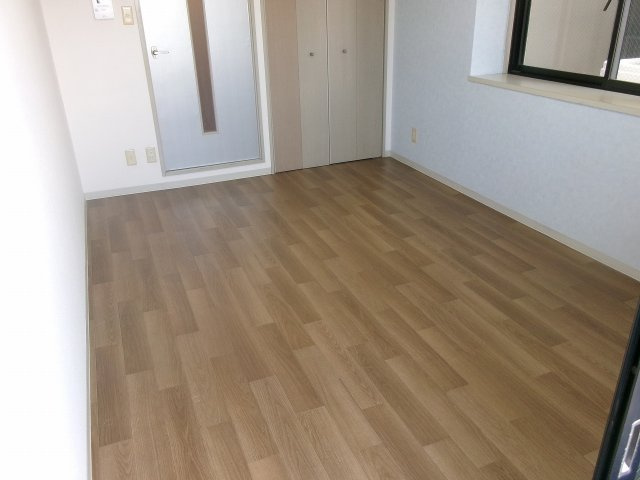 YKハイツ相生町の洋室