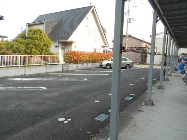 あやめ荘の駐車場|1台のみになります。