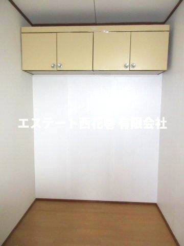 あやめ荘のその他|ちょっと離れていますがキッチンに吊戸棚があります