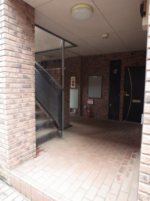 【エントランス】 | グローバルジョイ弐番館 | レンガつくりの外観がかっこいい！