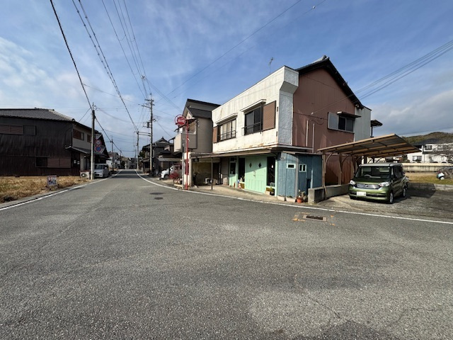 店舗付住居　北条町横尾の前面道路含む現地写真