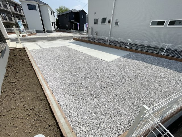 藤岡市上戸塚第6（全12棟）5号棟の駐車場|建物完成済みでございます。お部屋のご内覧可能でございます。お気軽にお問合せ下さいませ(^▽^)/