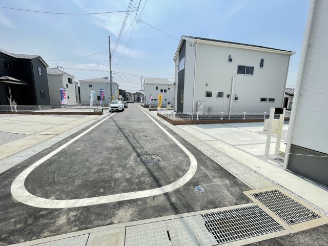 藤岡市上戸塚第6（全12棟）5号棟の前面道路含む現地写真|建物完成済みでございます。お部屋のご内覧可能でございます。お気軽にお問合せ下さいませ(^▽^)/