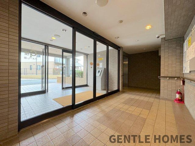 JGMヴェルデガーデン春日クォーレ館のエントランス