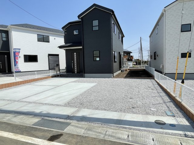 藤岡市上戸塚第6（全12棟）9号棟の前面道路含む現地写真