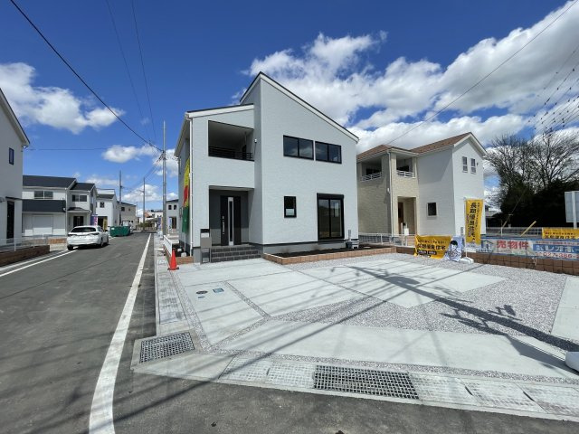 藤岡市上戸塚第6（全12棟）11号棟の前面道路含む現地写真